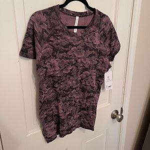 Athleta Short Sleeve purple Floral Momentum Tee. Size XL. New with tags